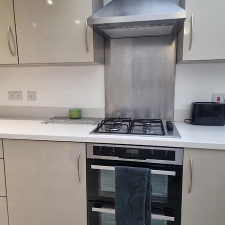 Bromley Common- Double Bedroom With En-Suite With Private Lounge In Shared Town House Eksteriør billede