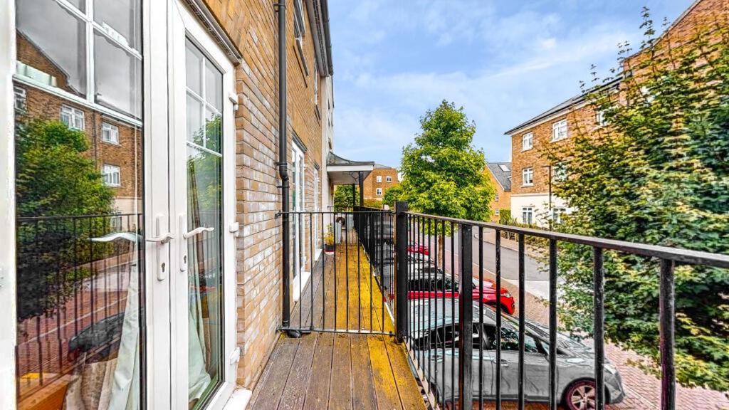 Bromley Common- Double Bedroom With En-Suite With Private Lounge In Shared Town House Eksteriør billede