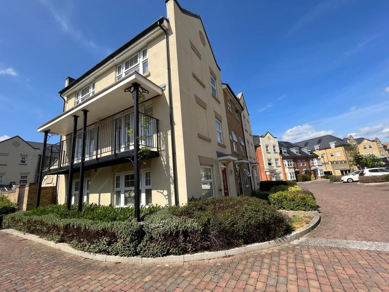 Bromley Common- Double Bedroom With En-Suite With Private Lounge In Shared Town House Eksteriør billede