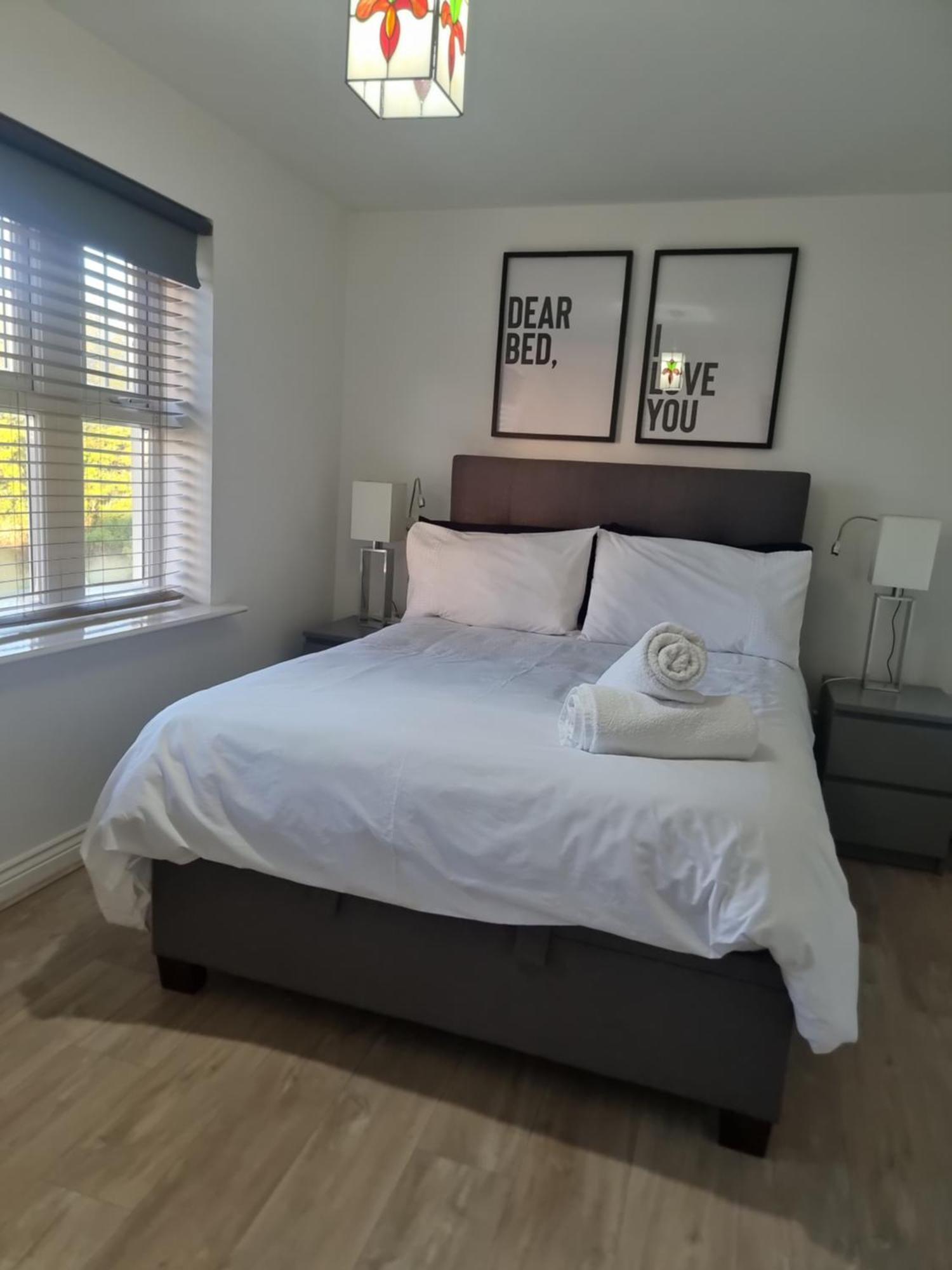 Bromley Common- Double Bedroom With En-Suite With Private Lounge In Shared Town House Eksteriør billede