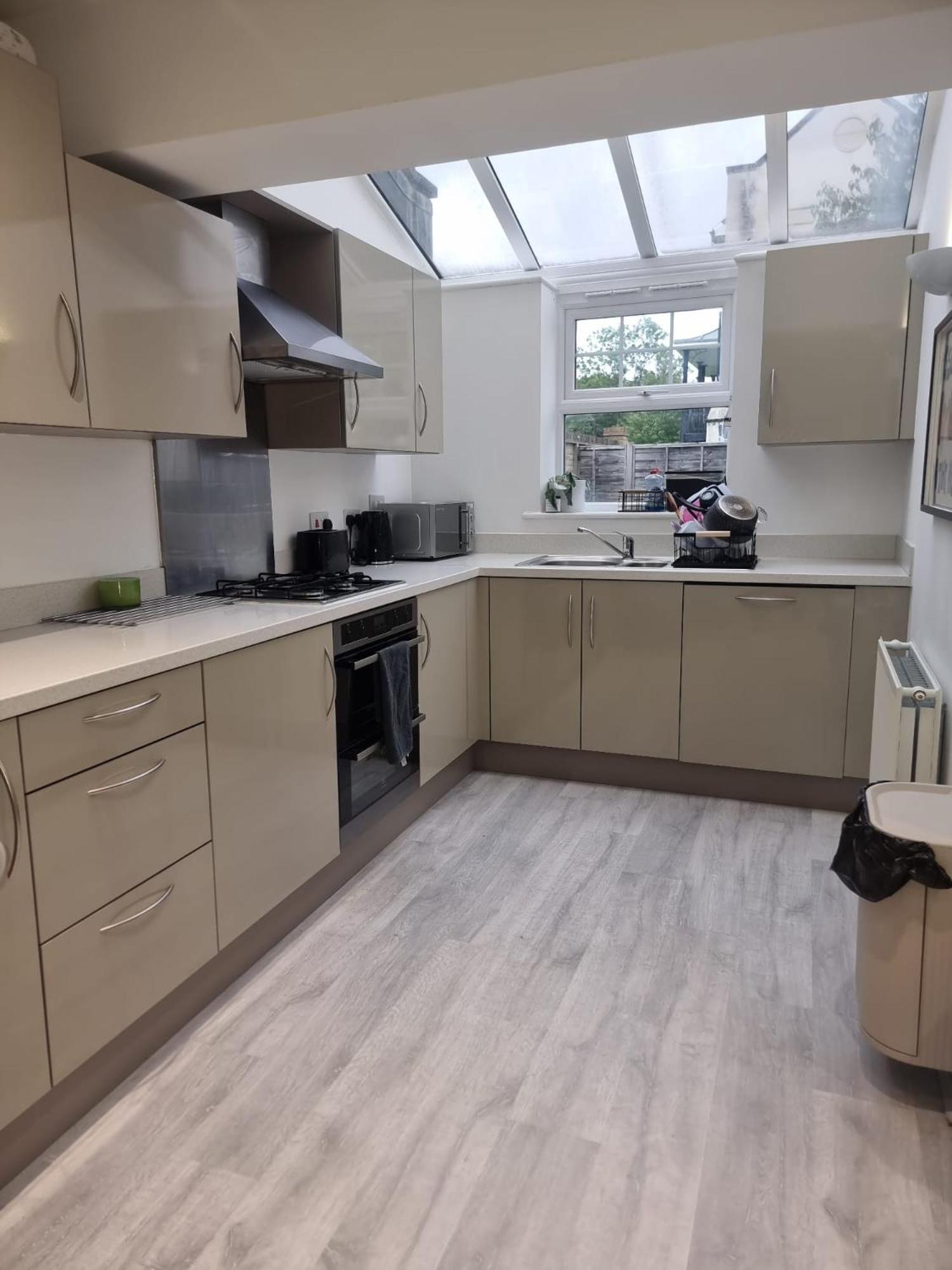 Bromley Common- Double Bedroom With En-Suite With Private Lounge In Shared Town House Eksteriør billede
