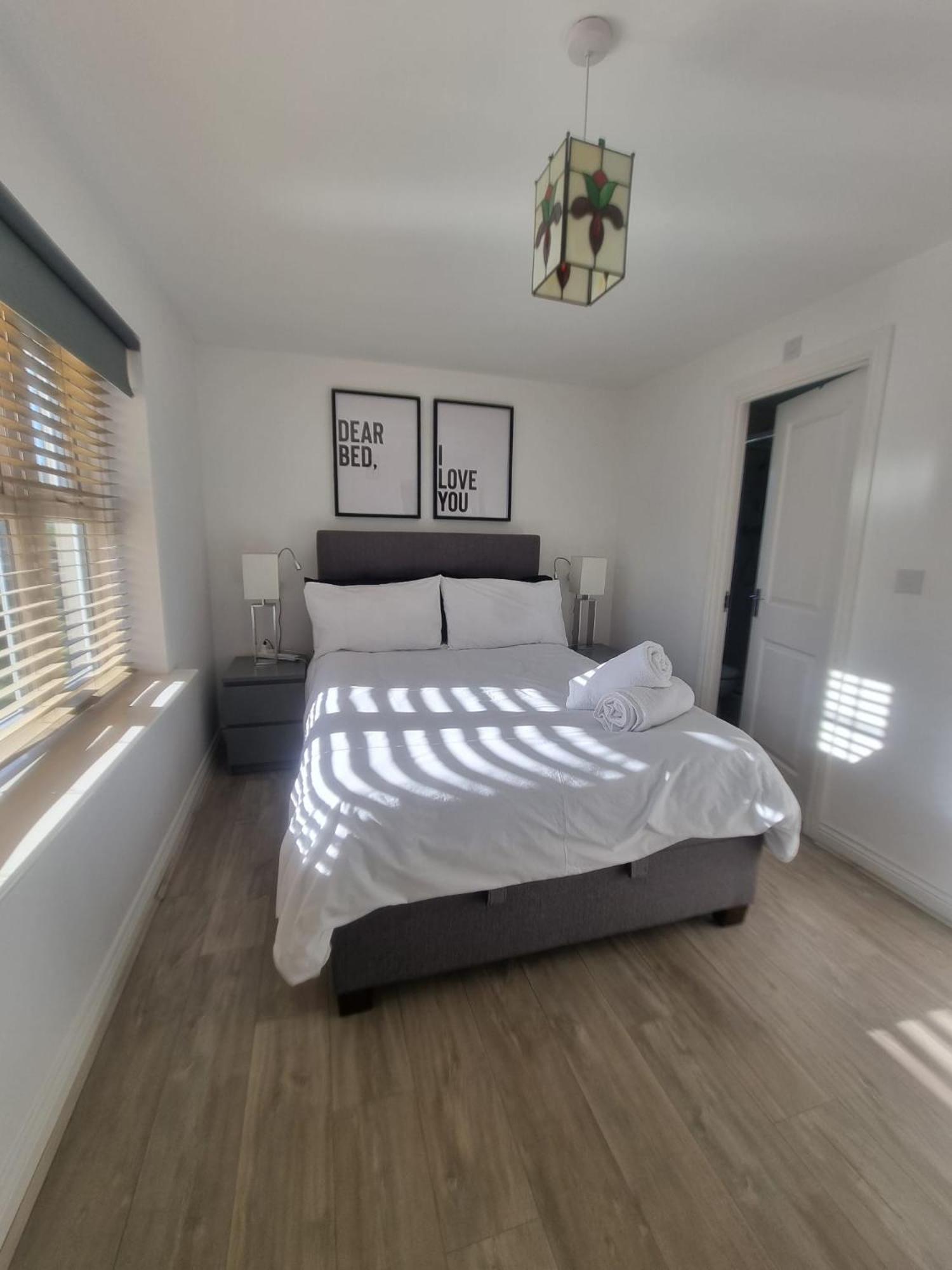 Bromley Common- Double Bedroom With En-Suite With Private Lounge In Shared Town House Eksteriør billede