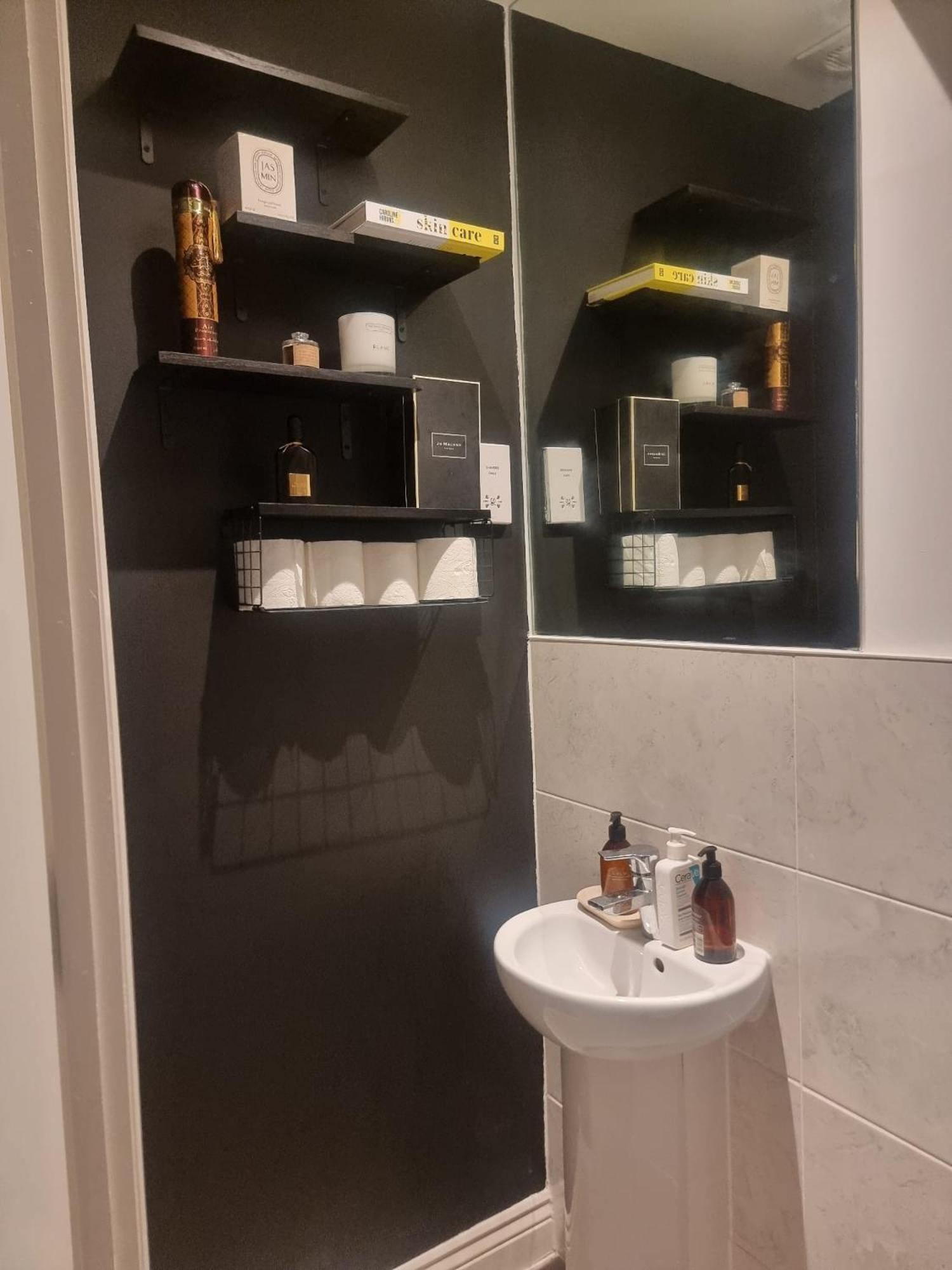 Bromley Common- Double Bedroom With En-Suite With Private Lounge In Shared Town House Eksteriør billede